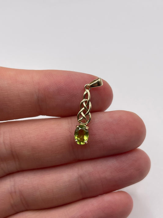 9ct gold peridot pendant