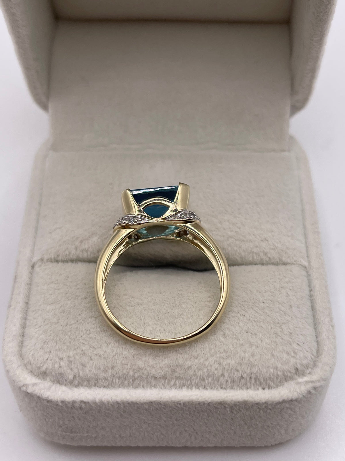 9ct gold topaz and diamond ring
