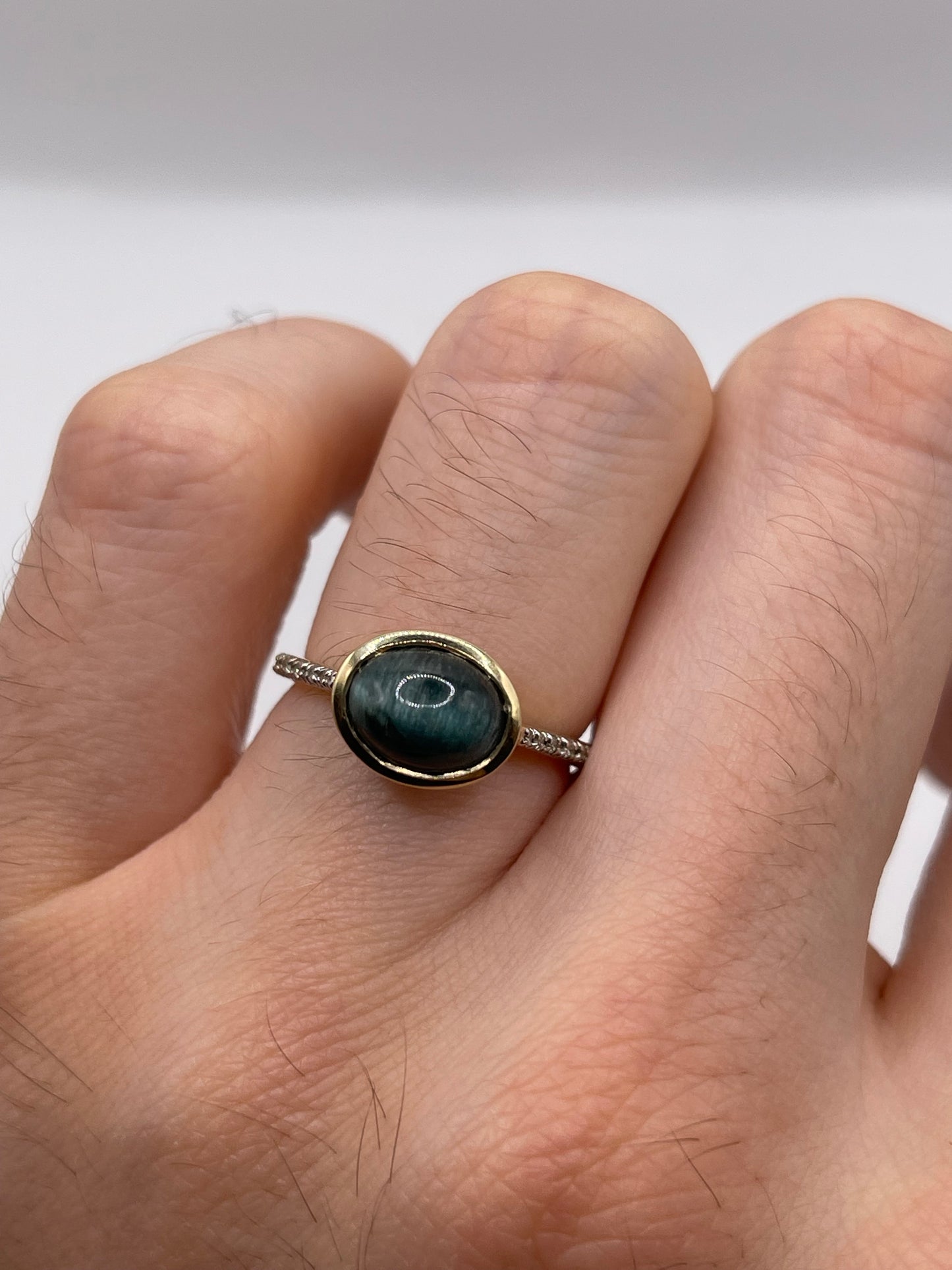 9ct gold cats eye chrysoberyl and diamond ring