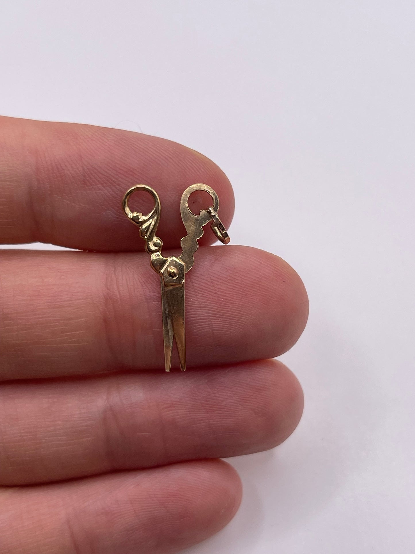 9ct gold scissors charm