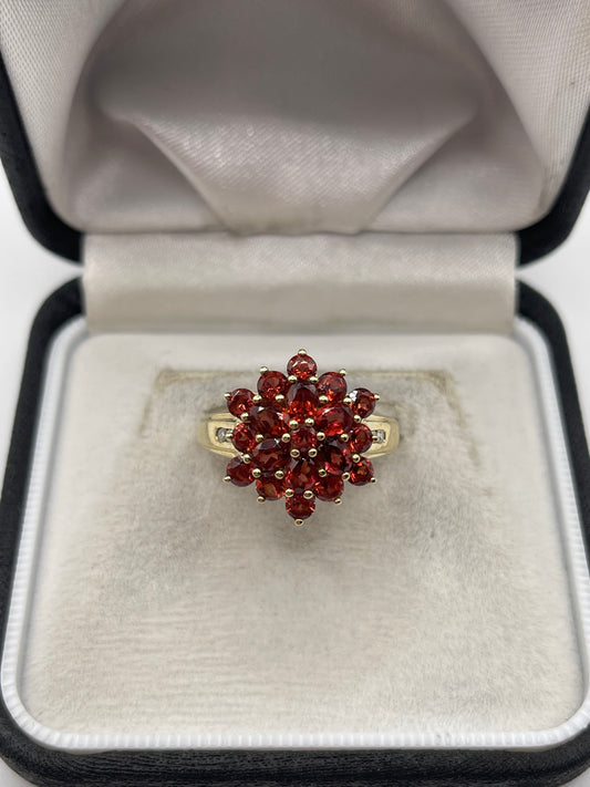 9ct gold garnet and diamond ring