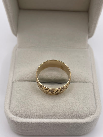 9ct gold patterned band