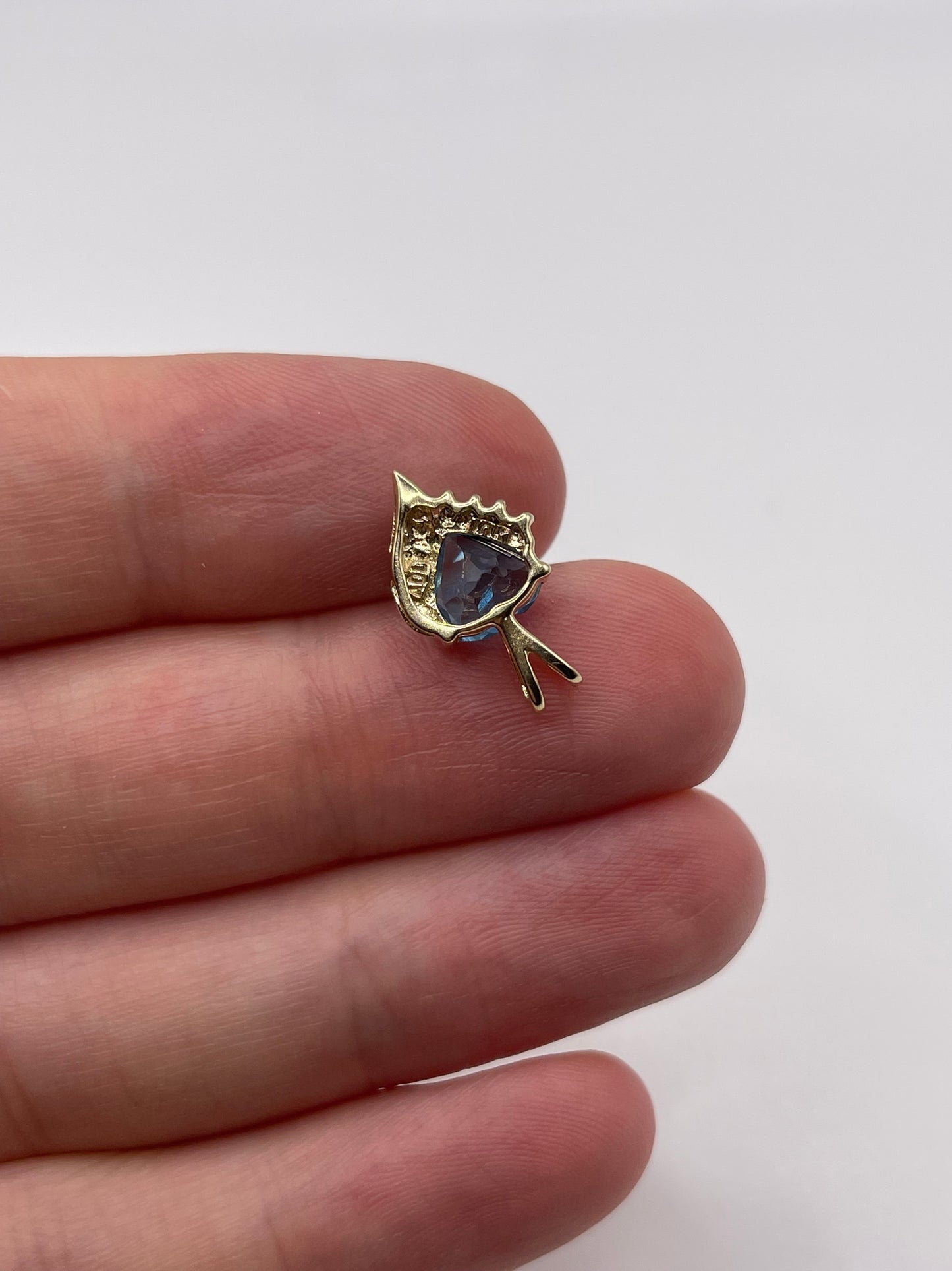 9ct gold topaz and diamond pendant
