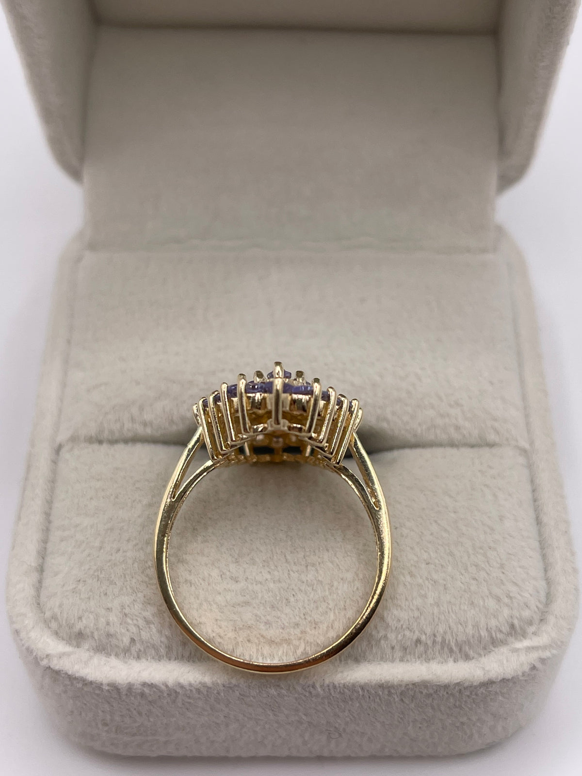 9ct gold tanzanite and diamond ring