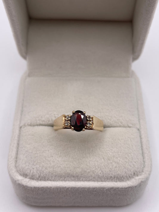 9ct gold garnet and diamond ring