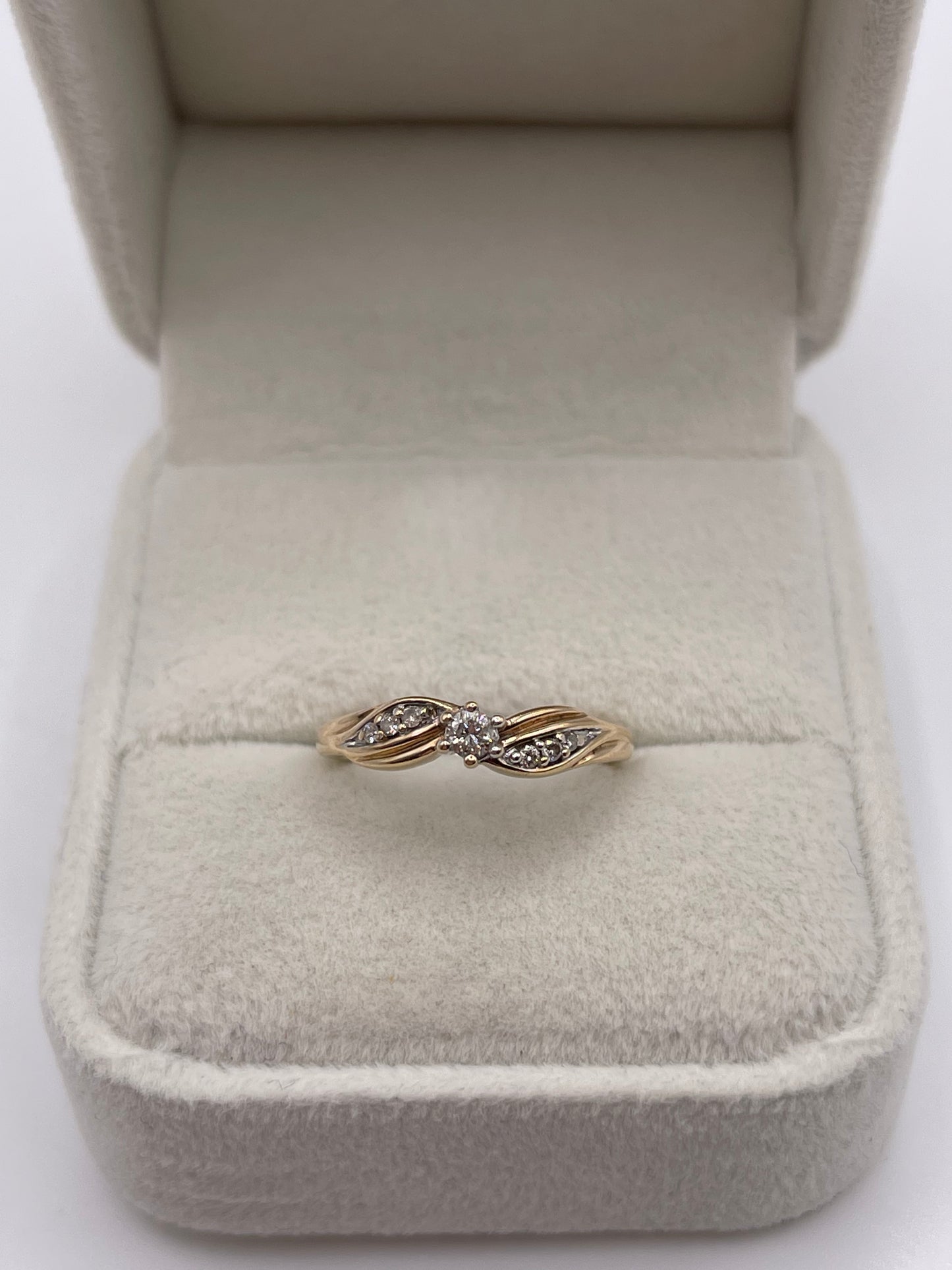 9ct gold diamond ring
