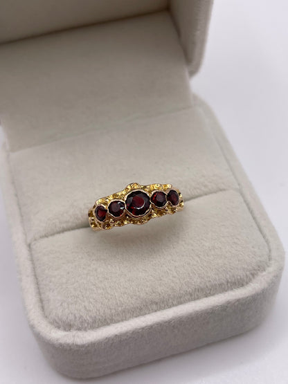 9ct gold garnet ring