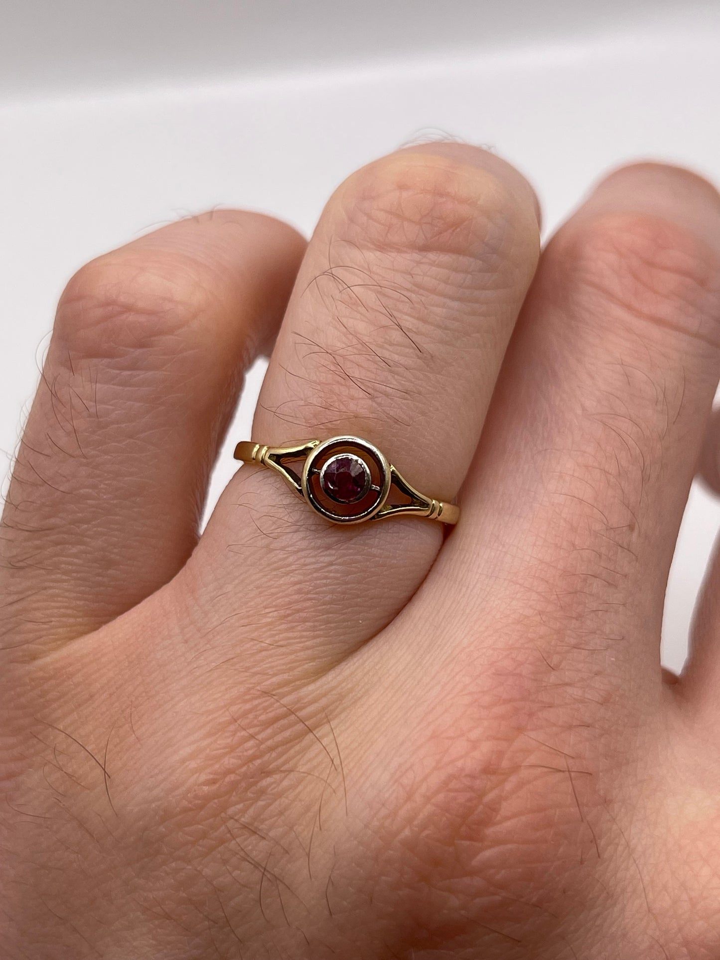 18ct gold ruby ring
