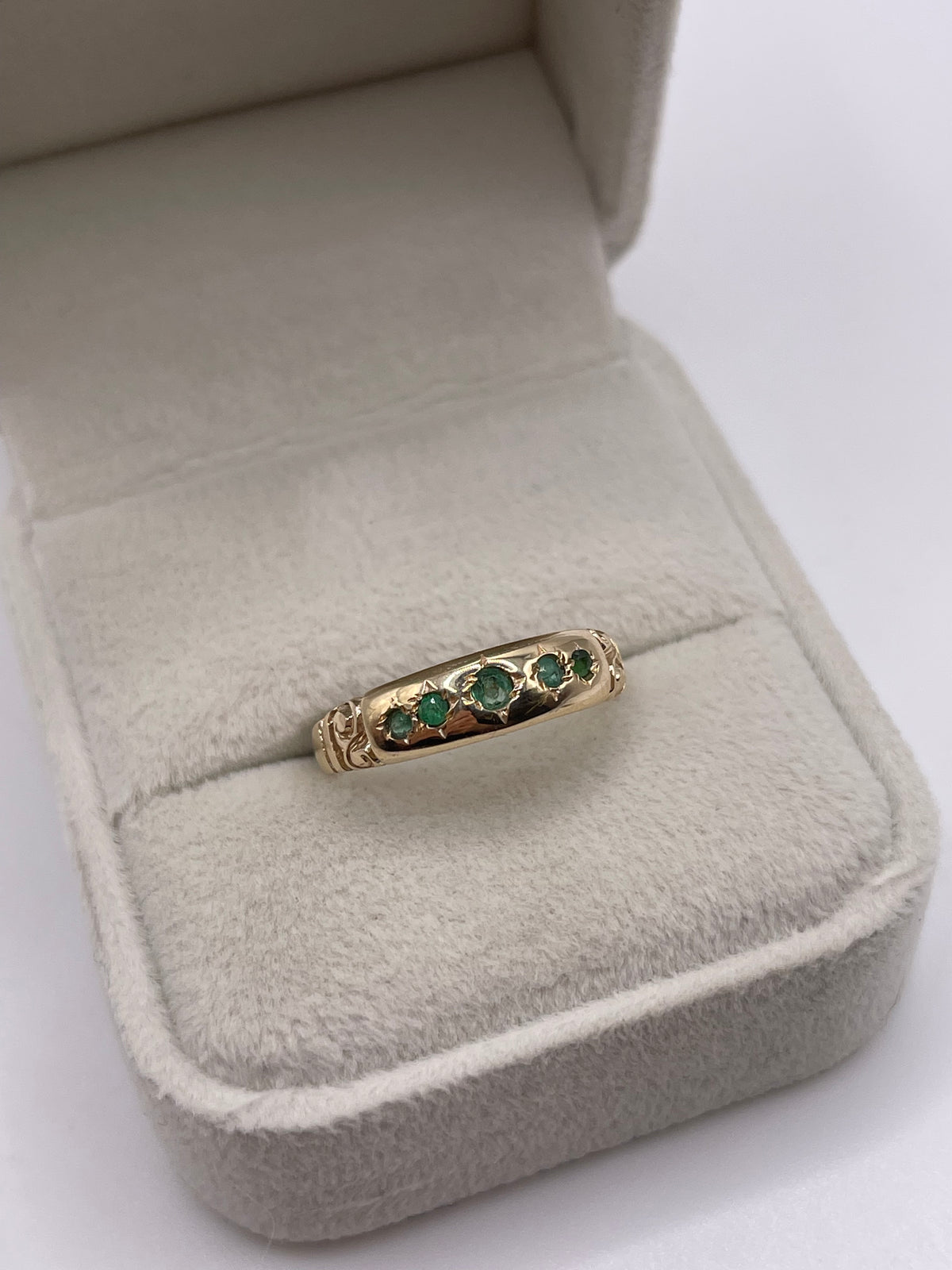 9ct gold emerald gypsy ring