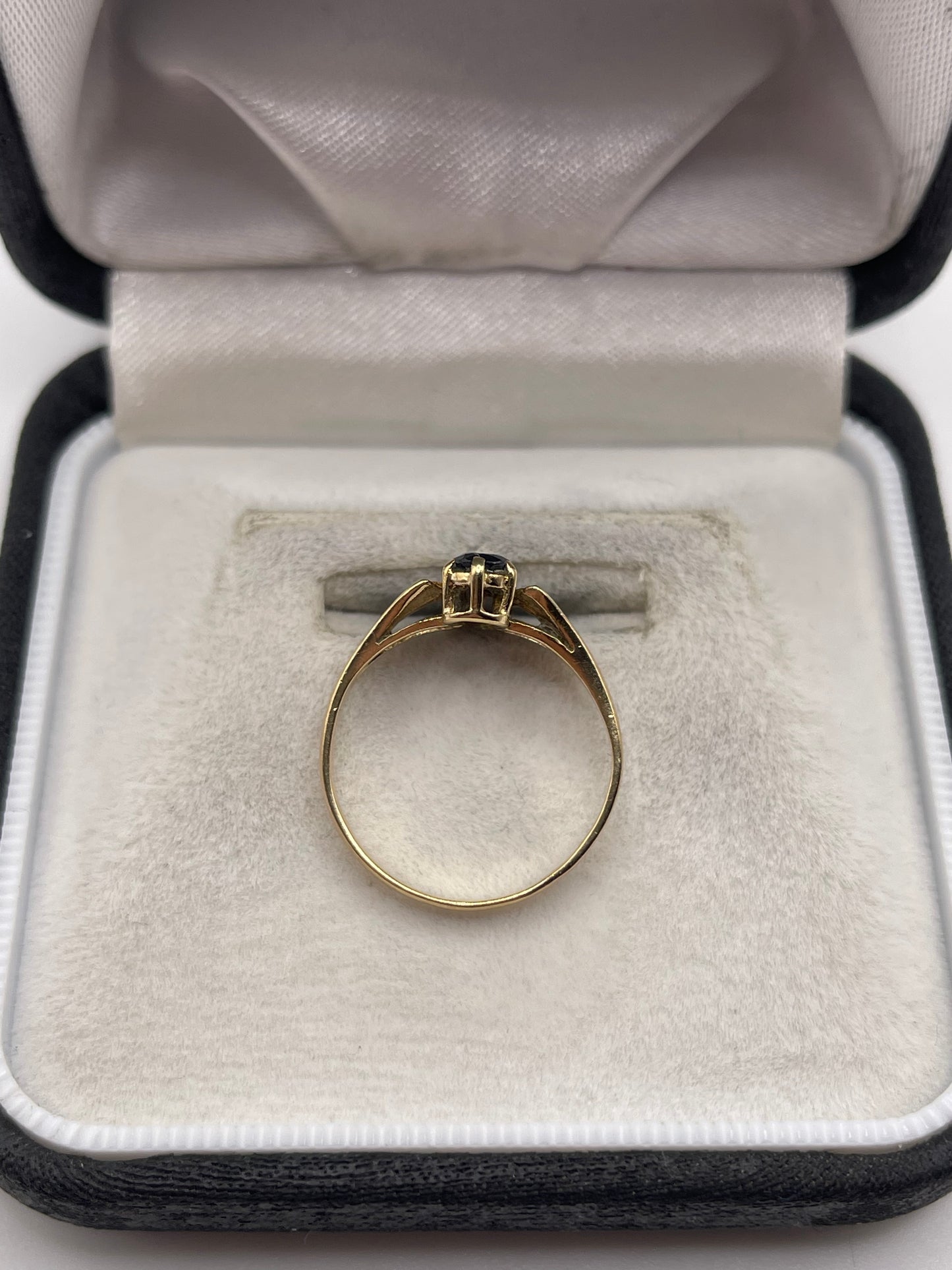 9ct gold sapphire ring