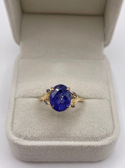 9ct gold tanzanite and diamond ring