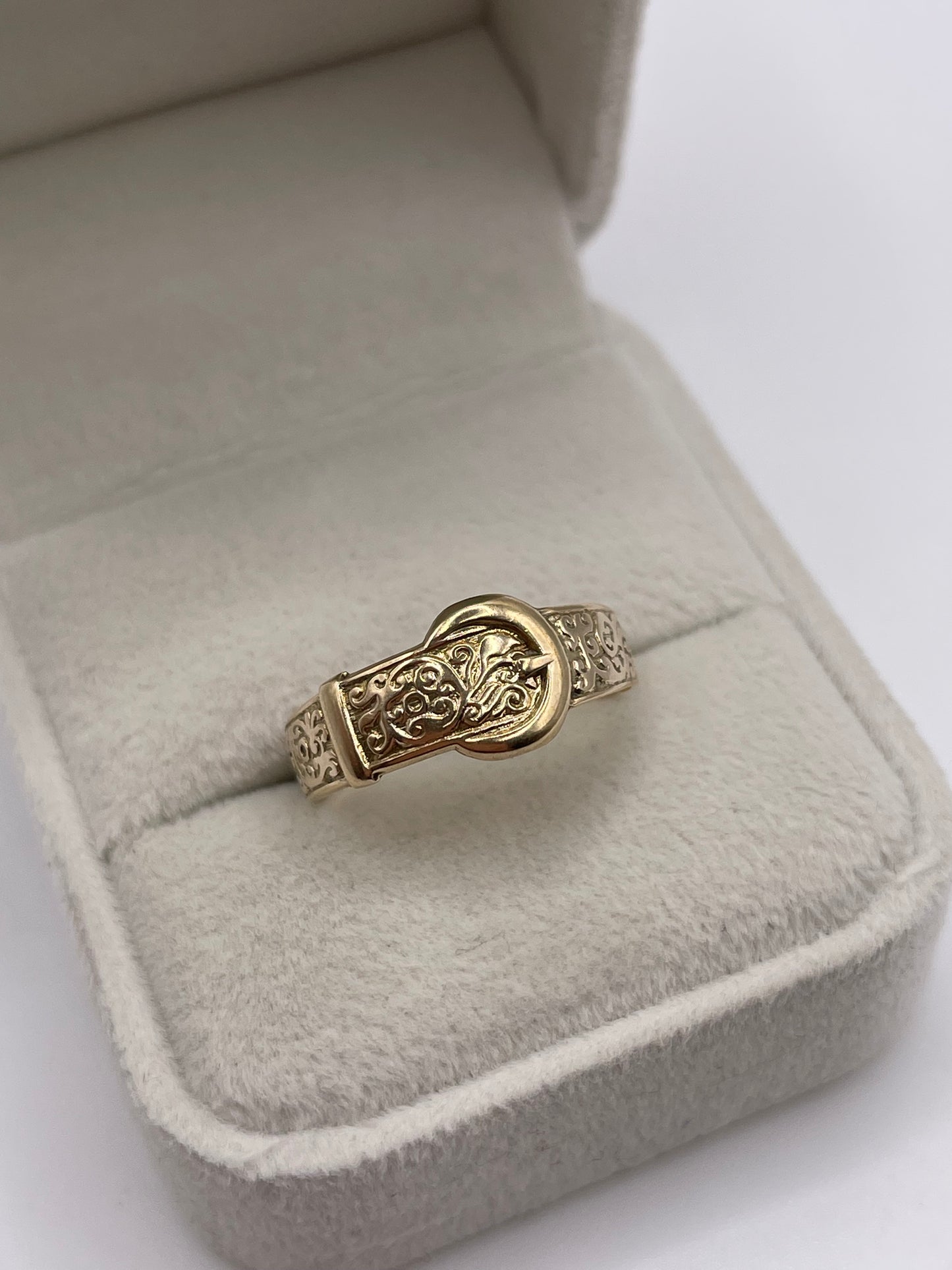 9ct gold buckle ring