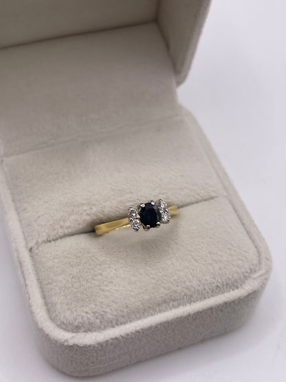 18ct gold sapphire and diamond ring