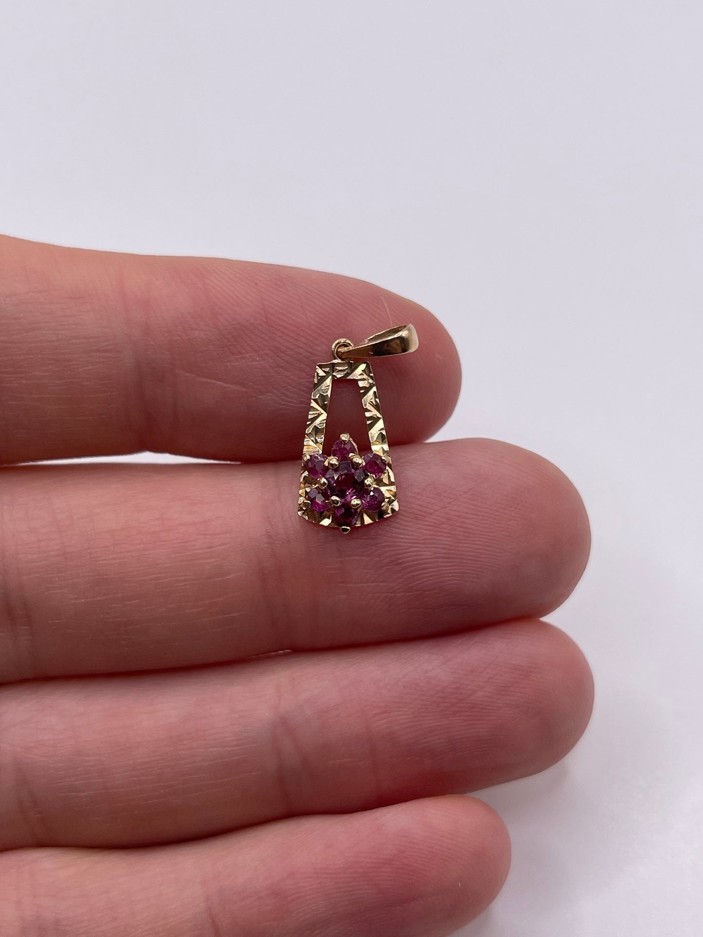9ct gold ruby cluster pendant