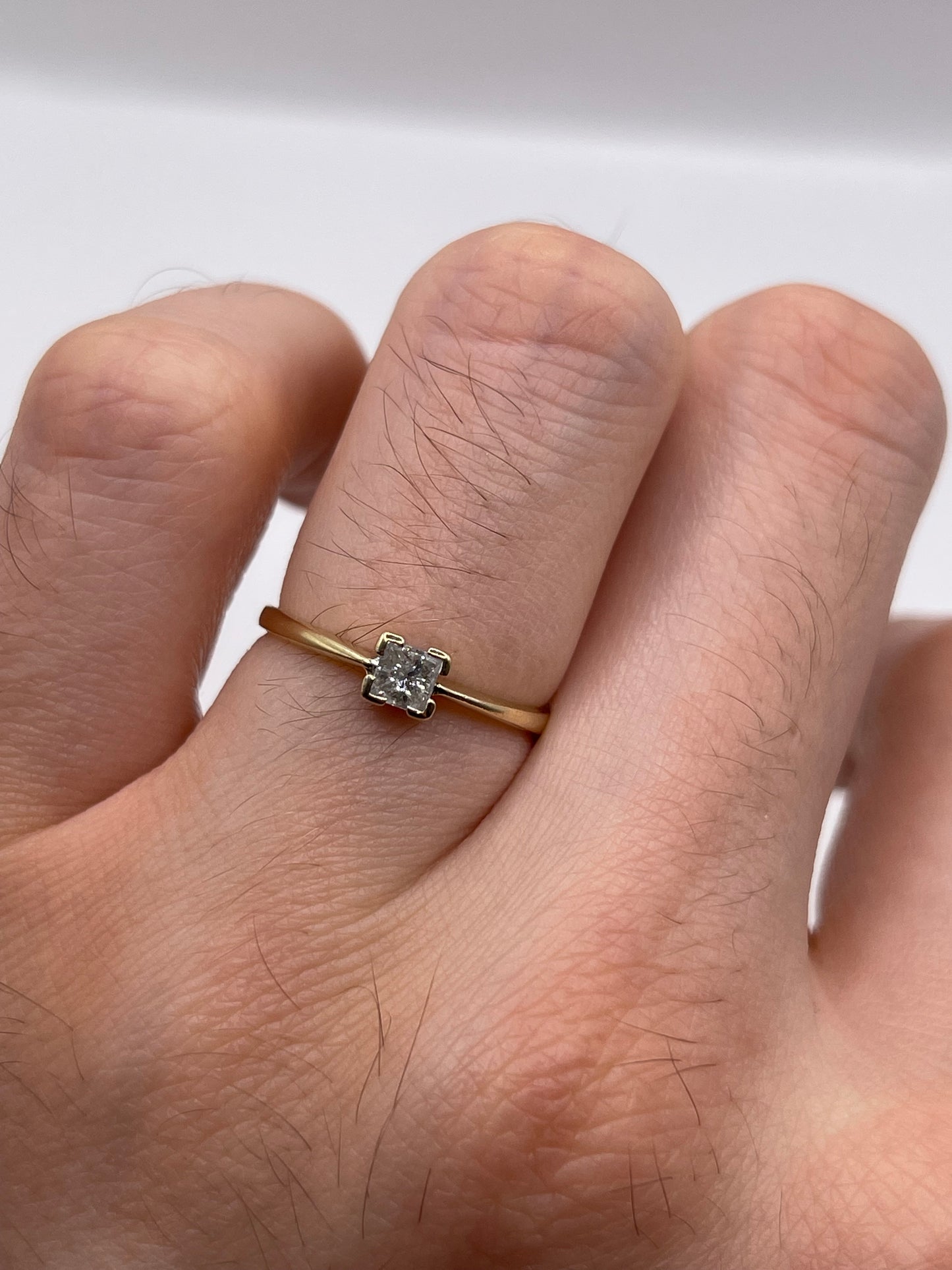 9ct gold diamond ring