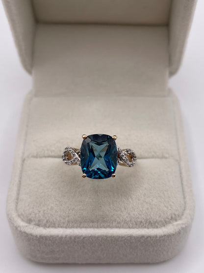 9ct gold topaz and zircon ring