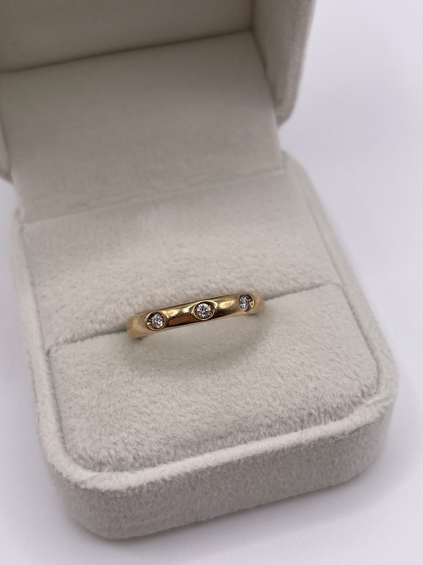 9ct gold diamond ring