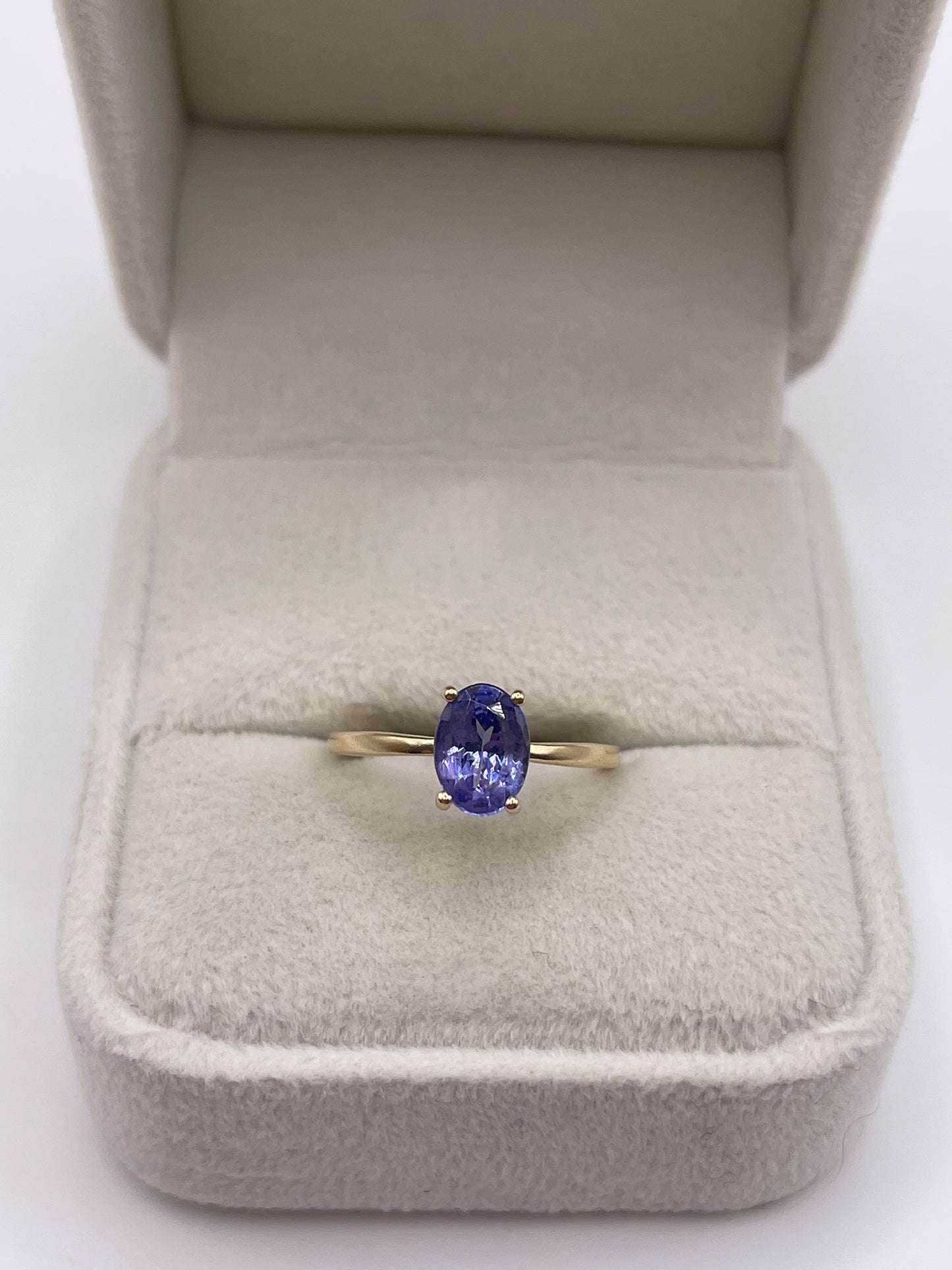 9ct gold tanzanite ring
