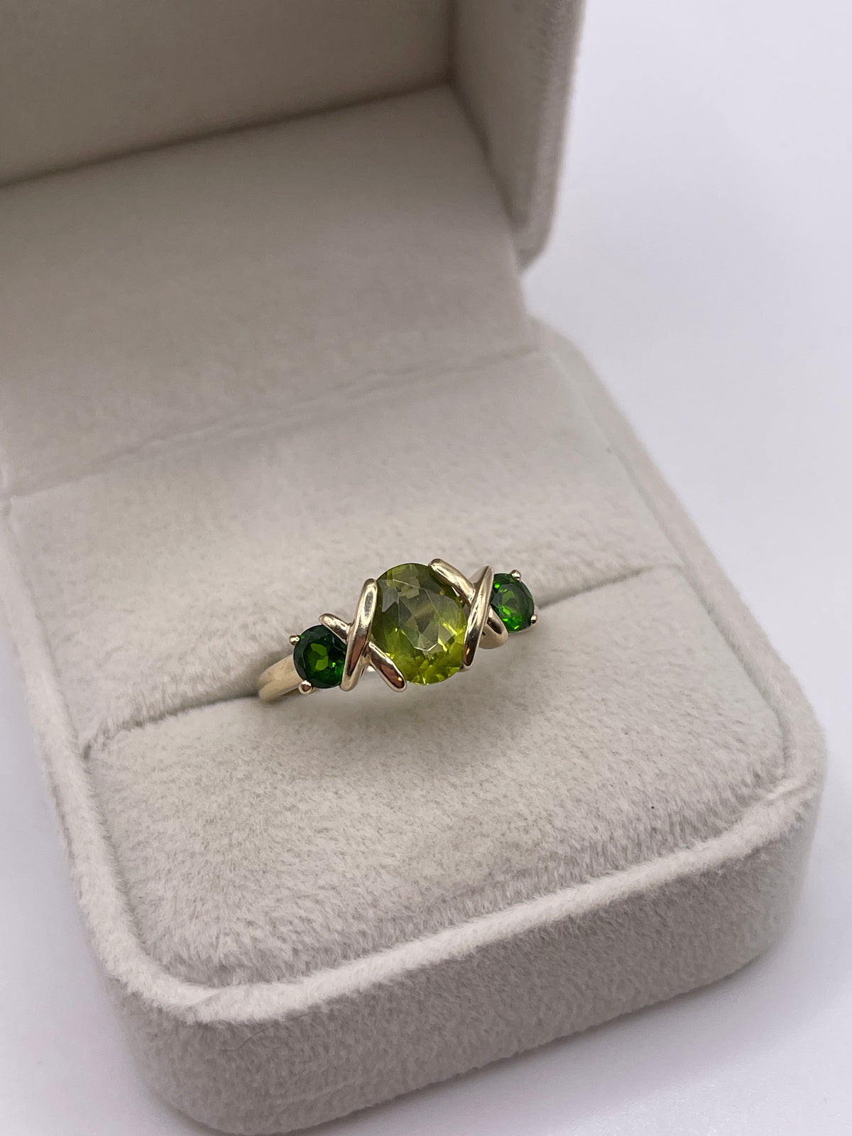 9ct gold peridot and diopside ring