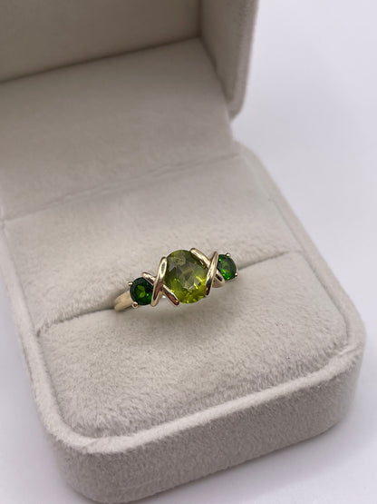 9ct gold peridot and diopside ring