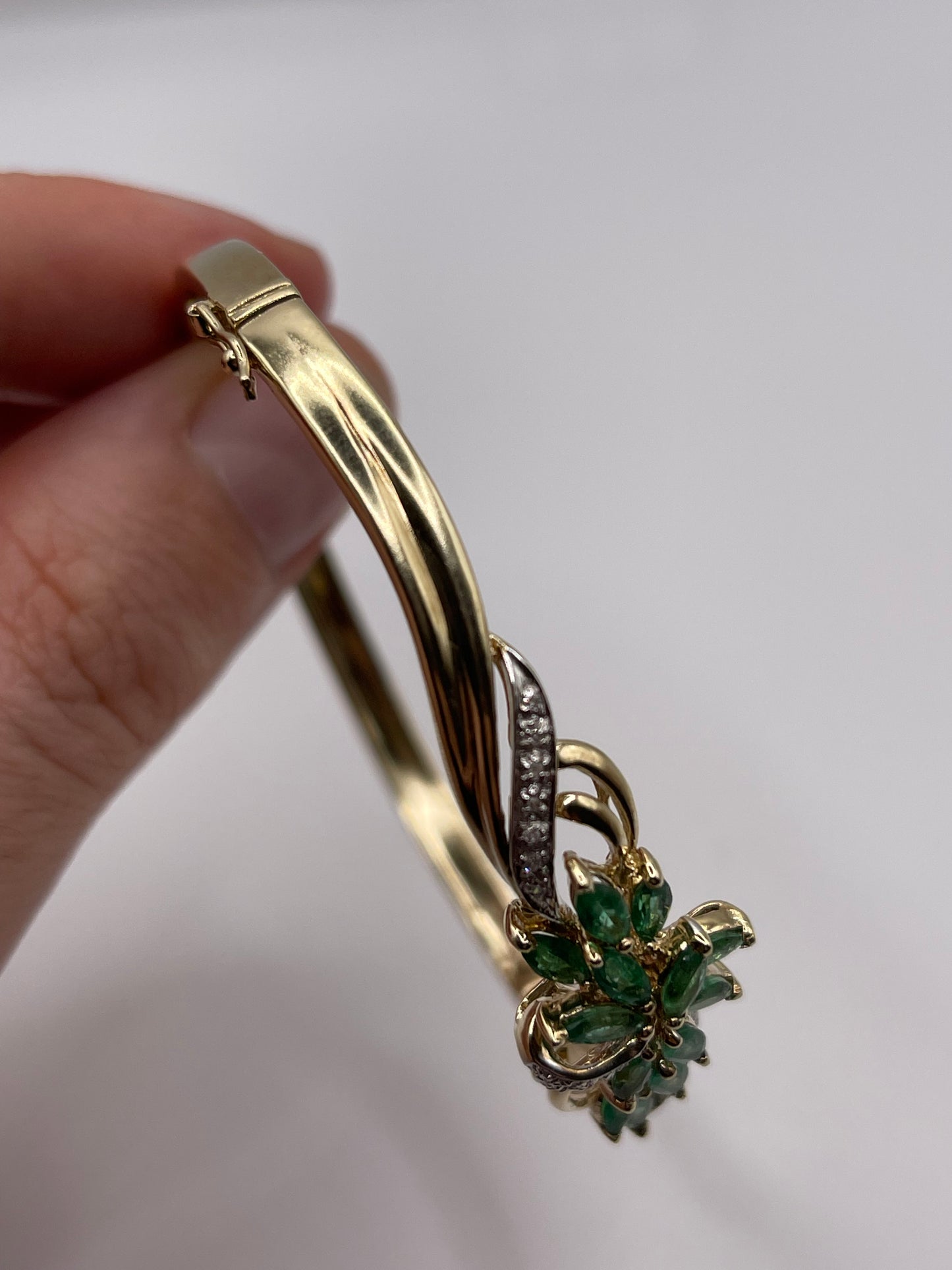 9ct gold emerald and diamond bangle