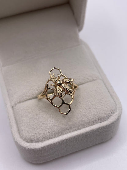 9ct gold bee ring