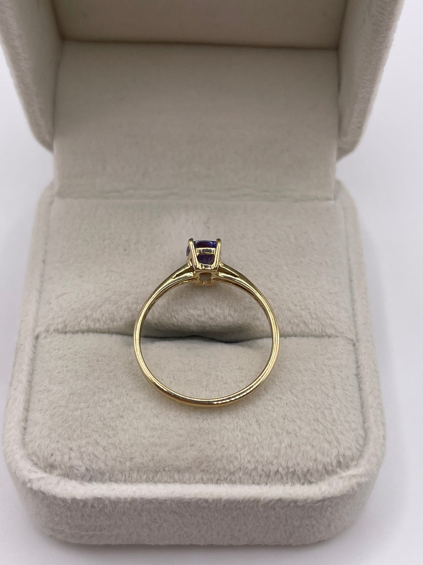 9ct gold tanzanite ring