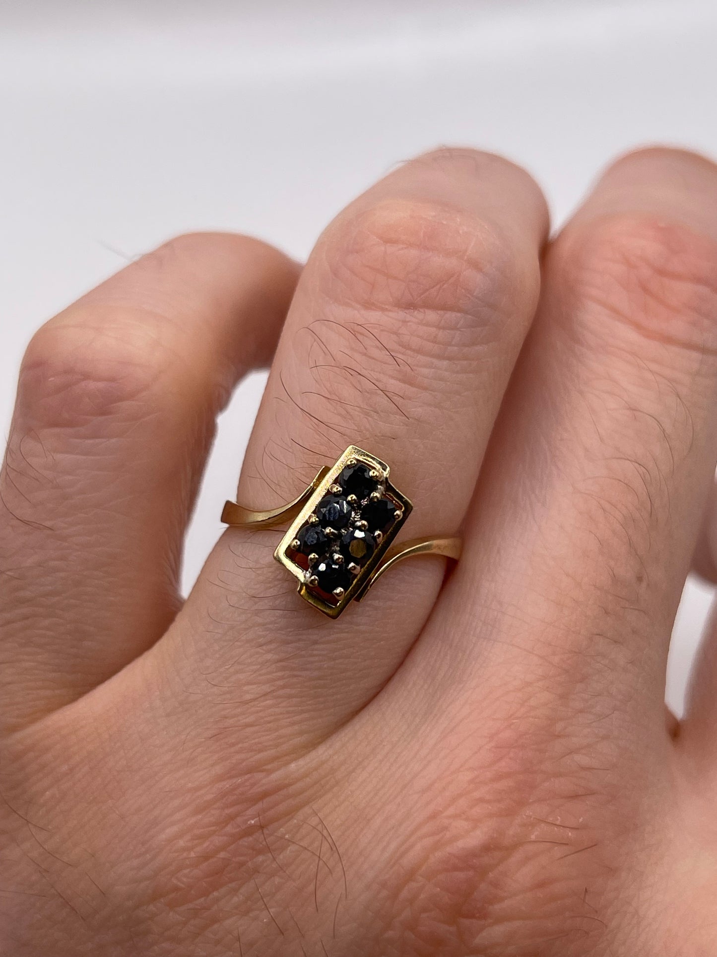 9ct gold sapphire ring
