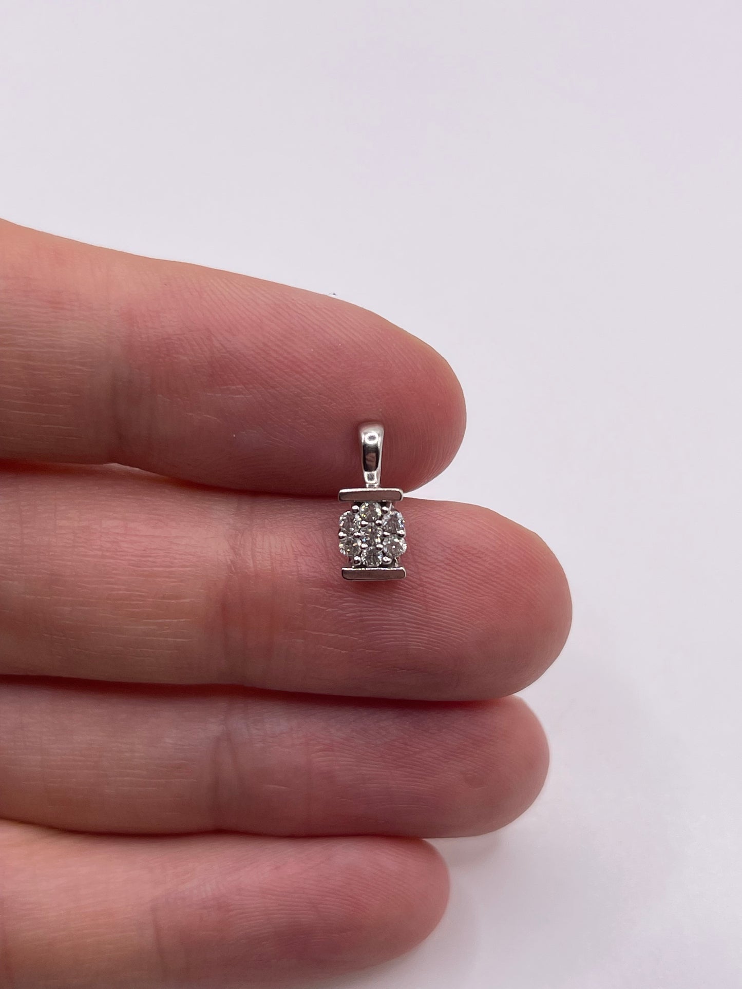 9ct white gold diamond cluster pendant