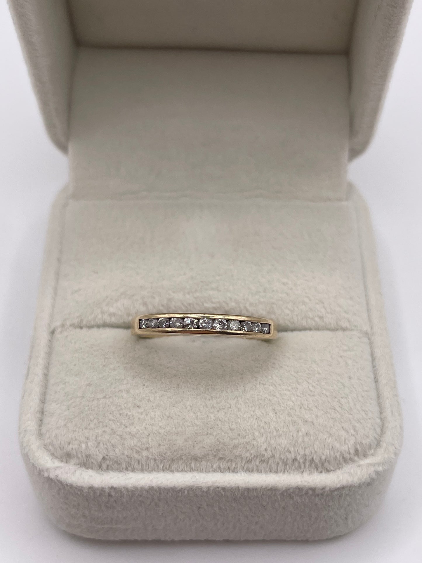 9ct gold diamond ring