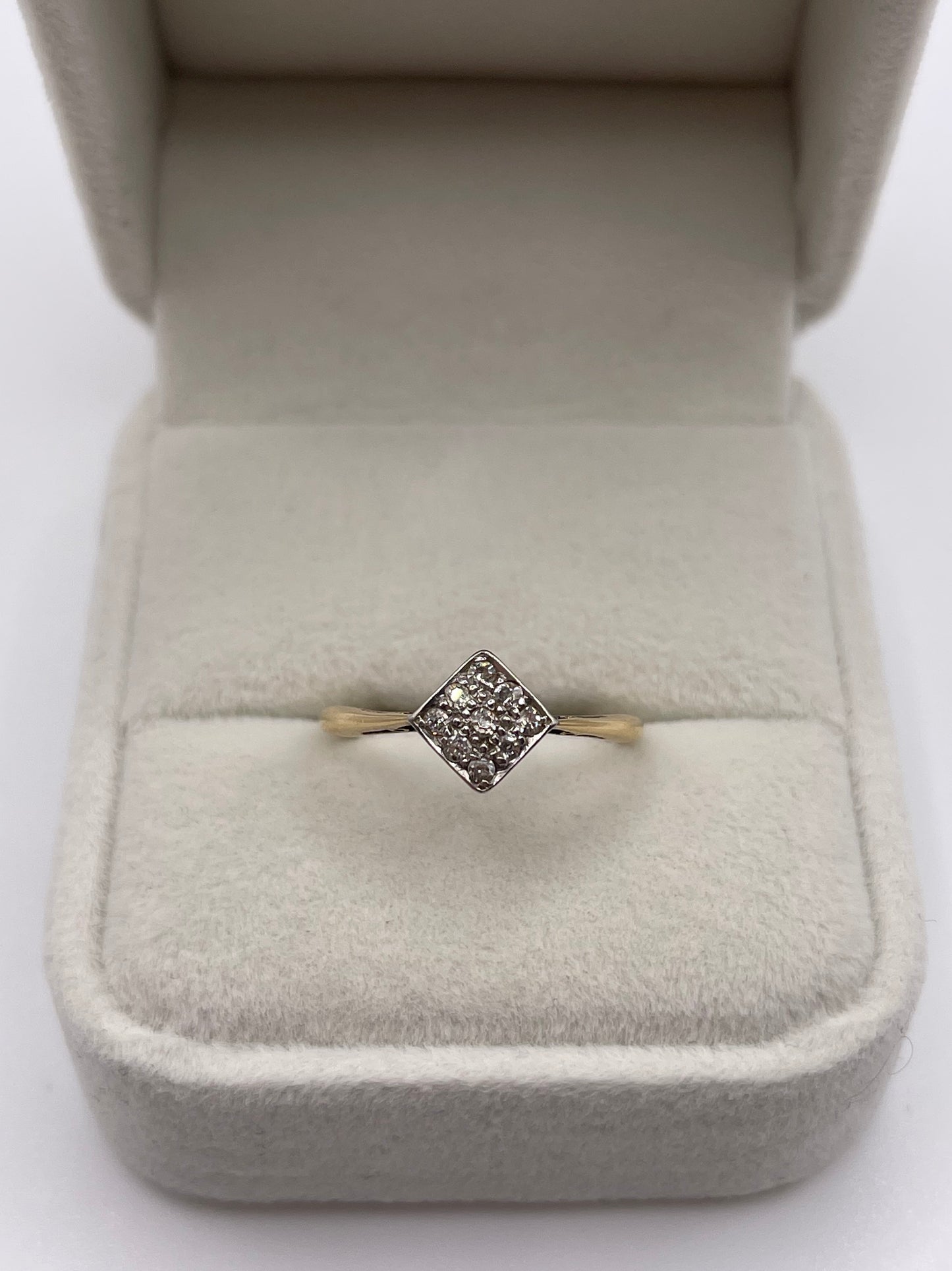 18ct gold diamond cluster ring