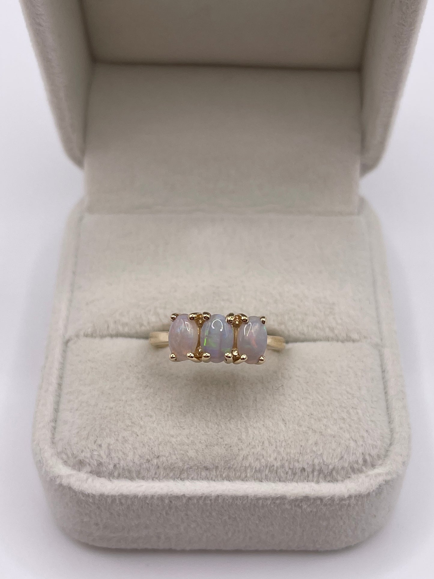 9ct gold opal ring