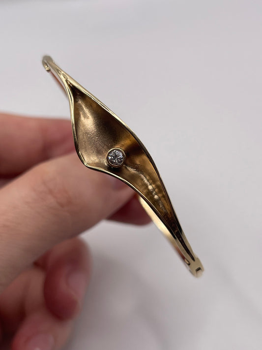 9ct gold diamond bangle