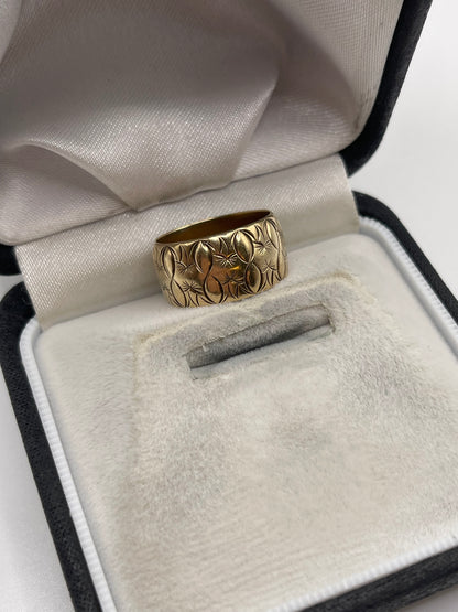 9ct gold patterned band