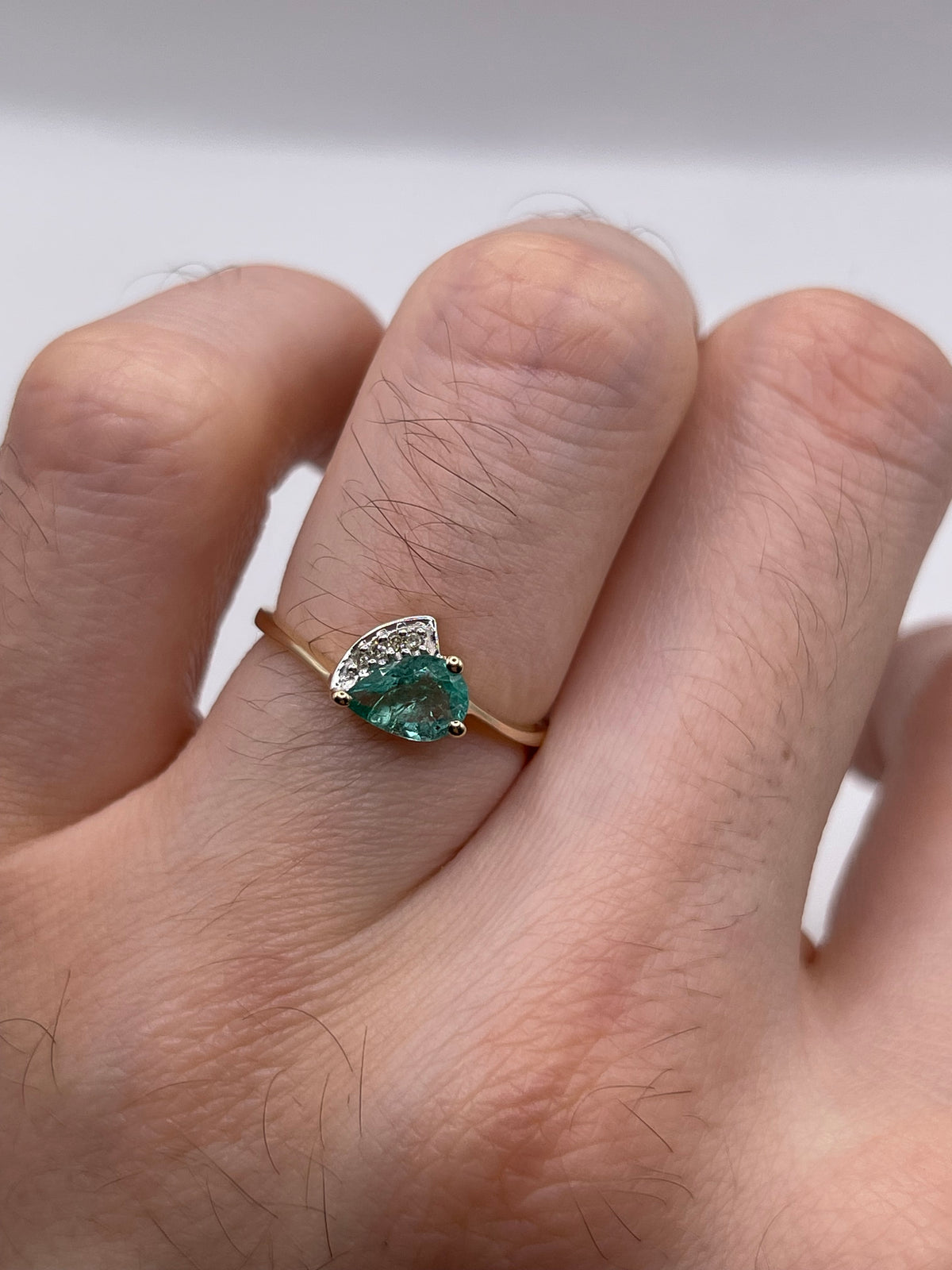 9ct gold emerald and diamond ring