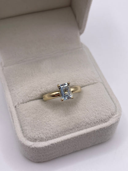 9ct gold aquamarine ring