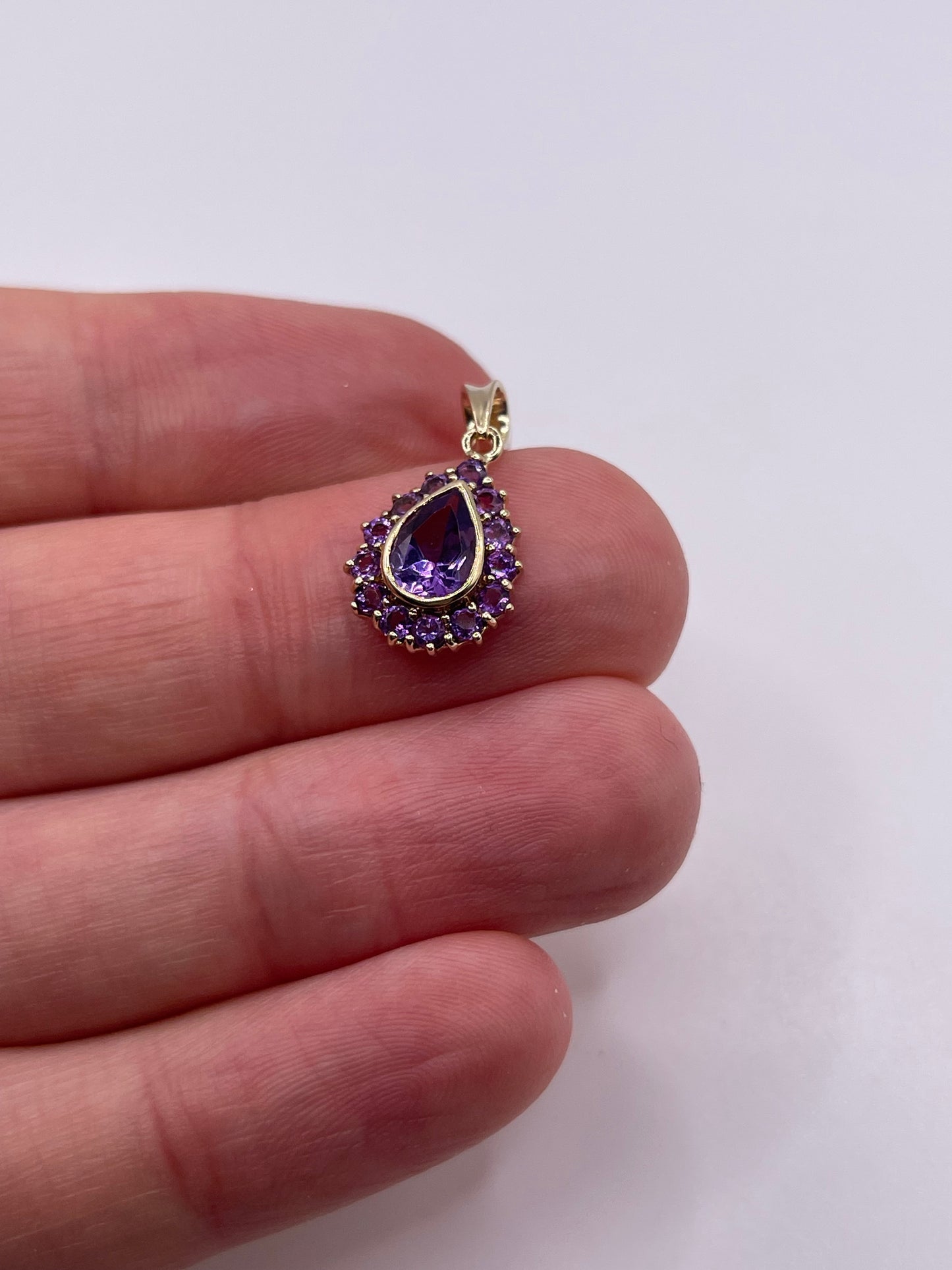 9ct gold amethyst pendant