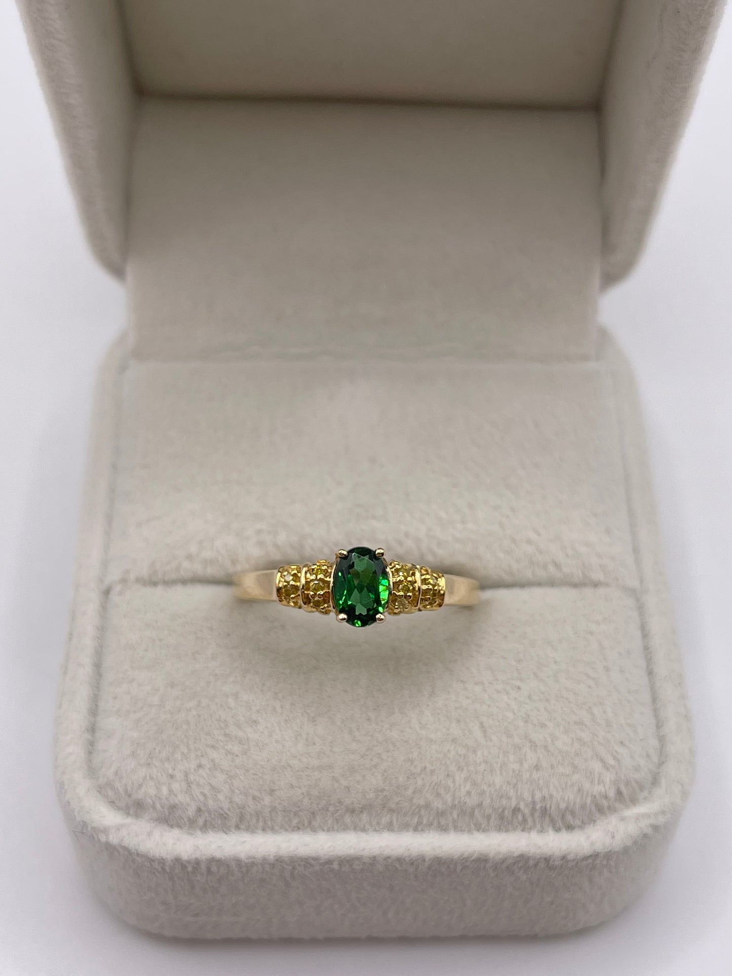 9ct gold diopside and diamond ring