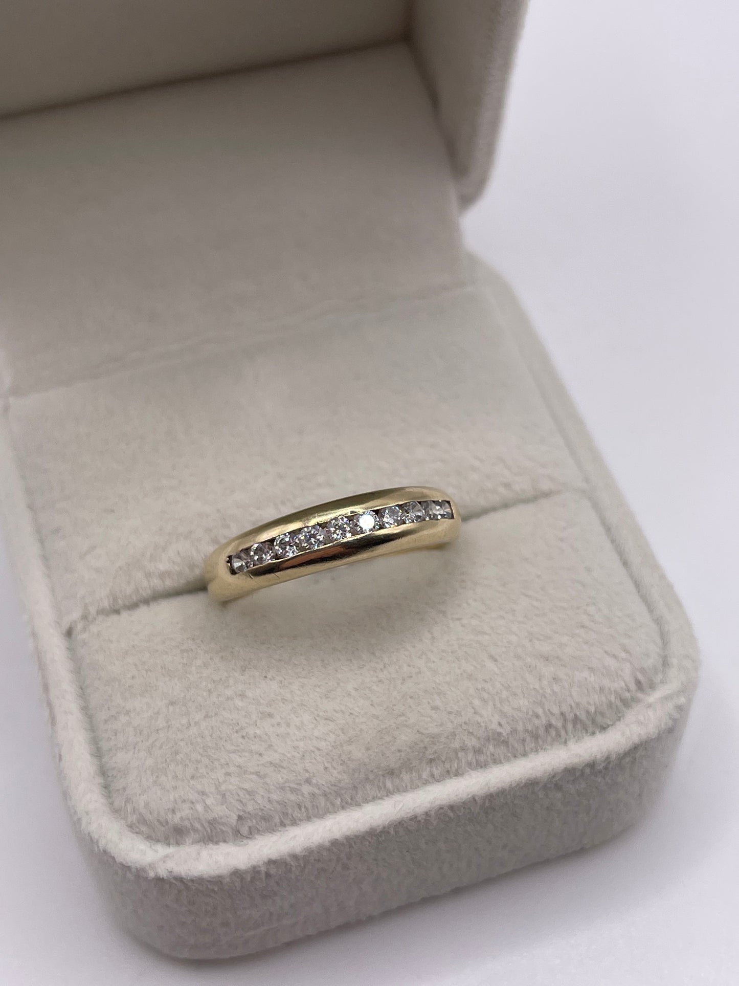 9ct gold cz ring