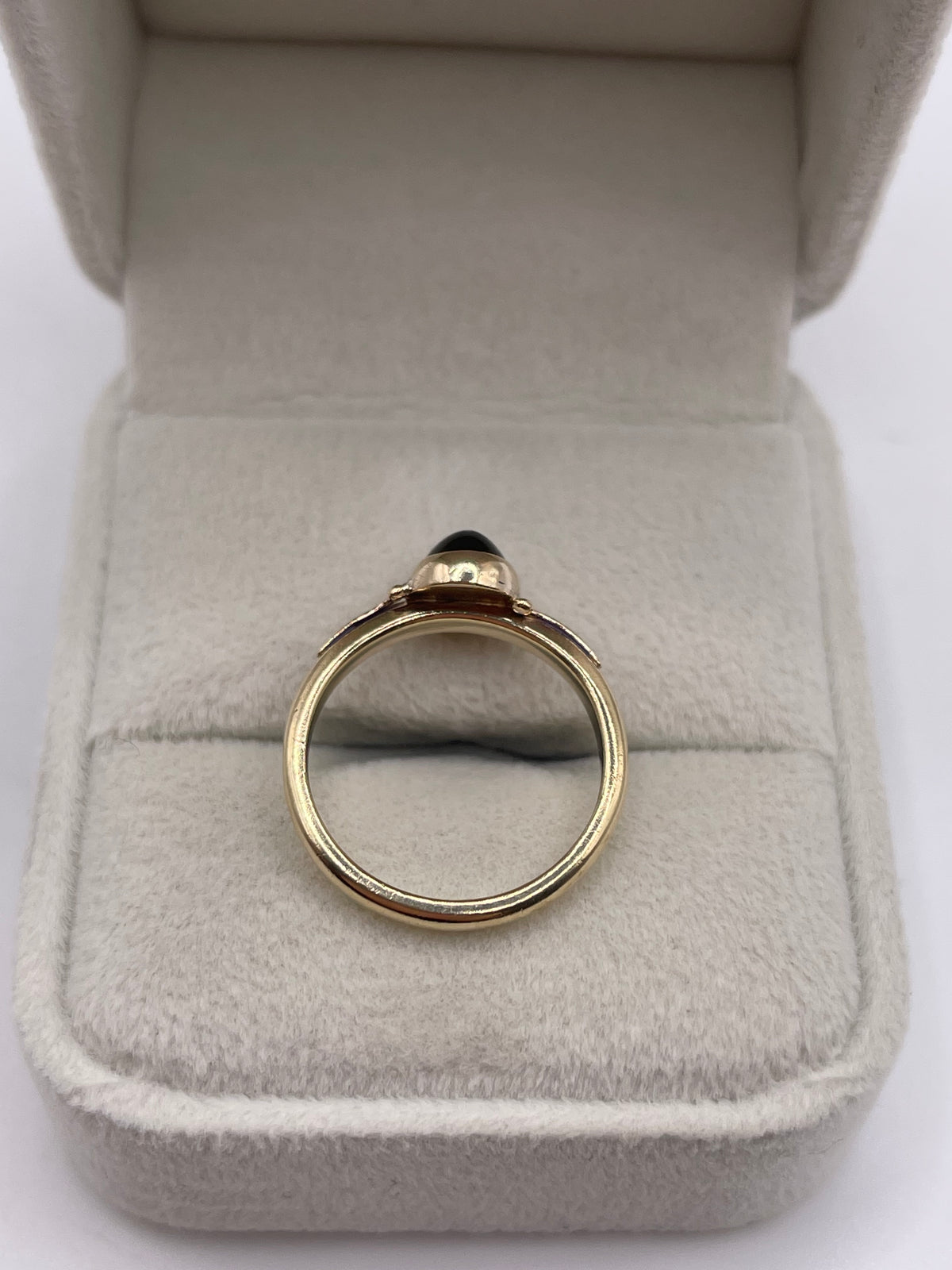 9ct gold cabochon peridot ring