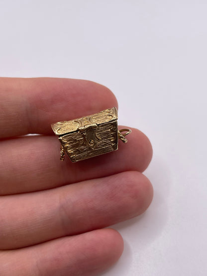 9ct gold treasure chest charm