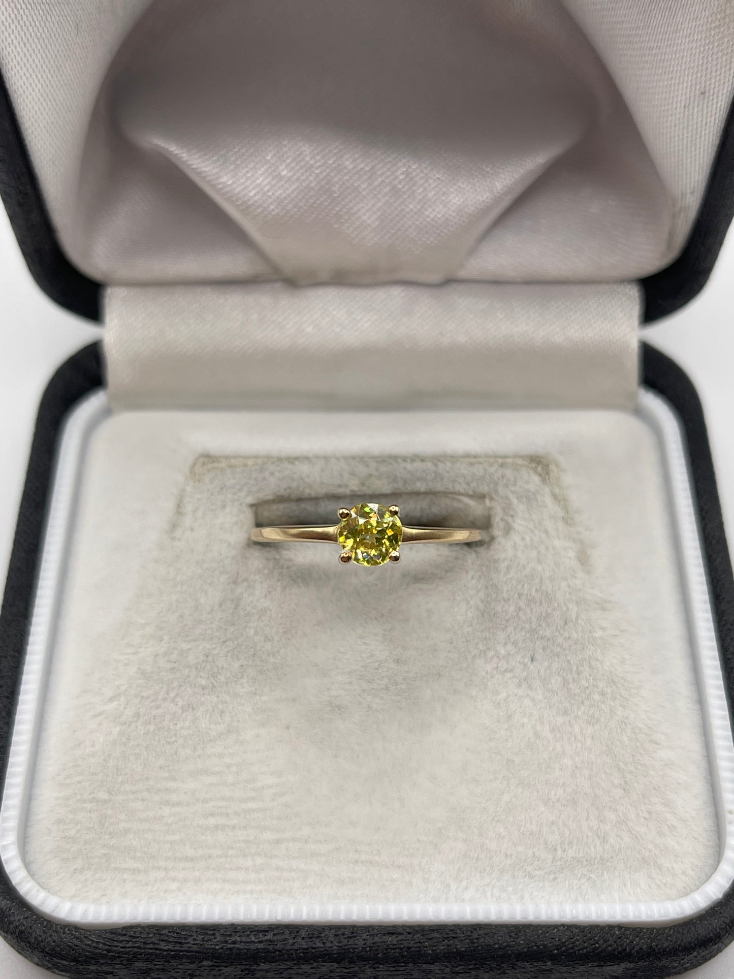 9ct gold sphene ring