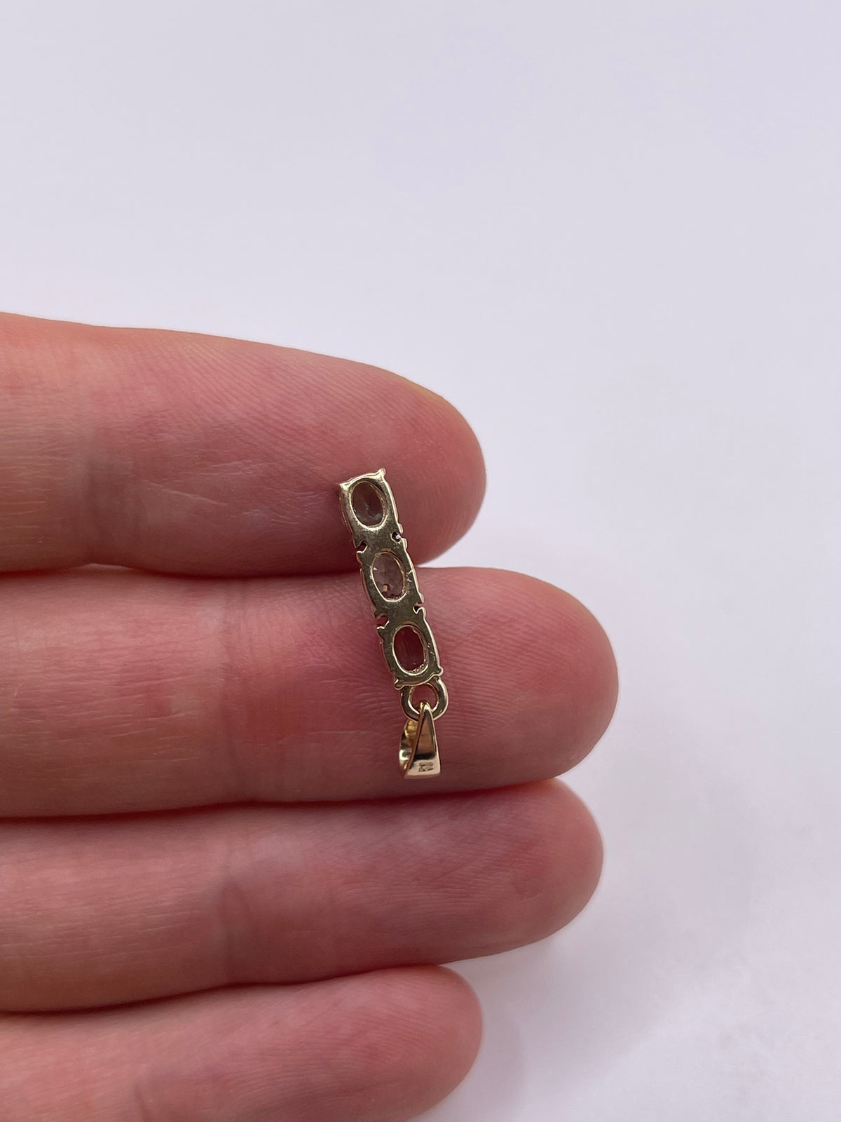 9ct gold alexandrite pendant