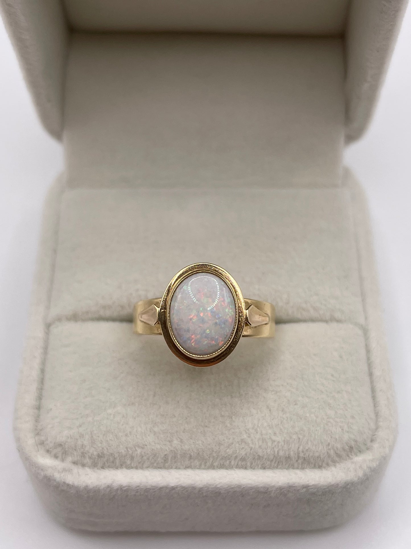 9ct gold opal ring