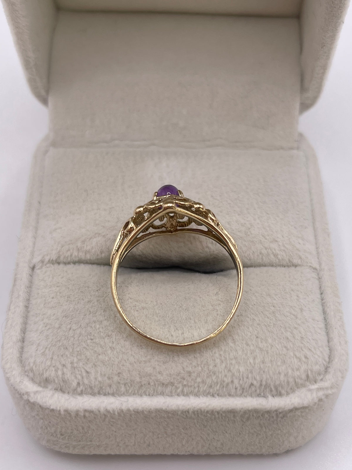 9ct gold cabochon amethyst ring