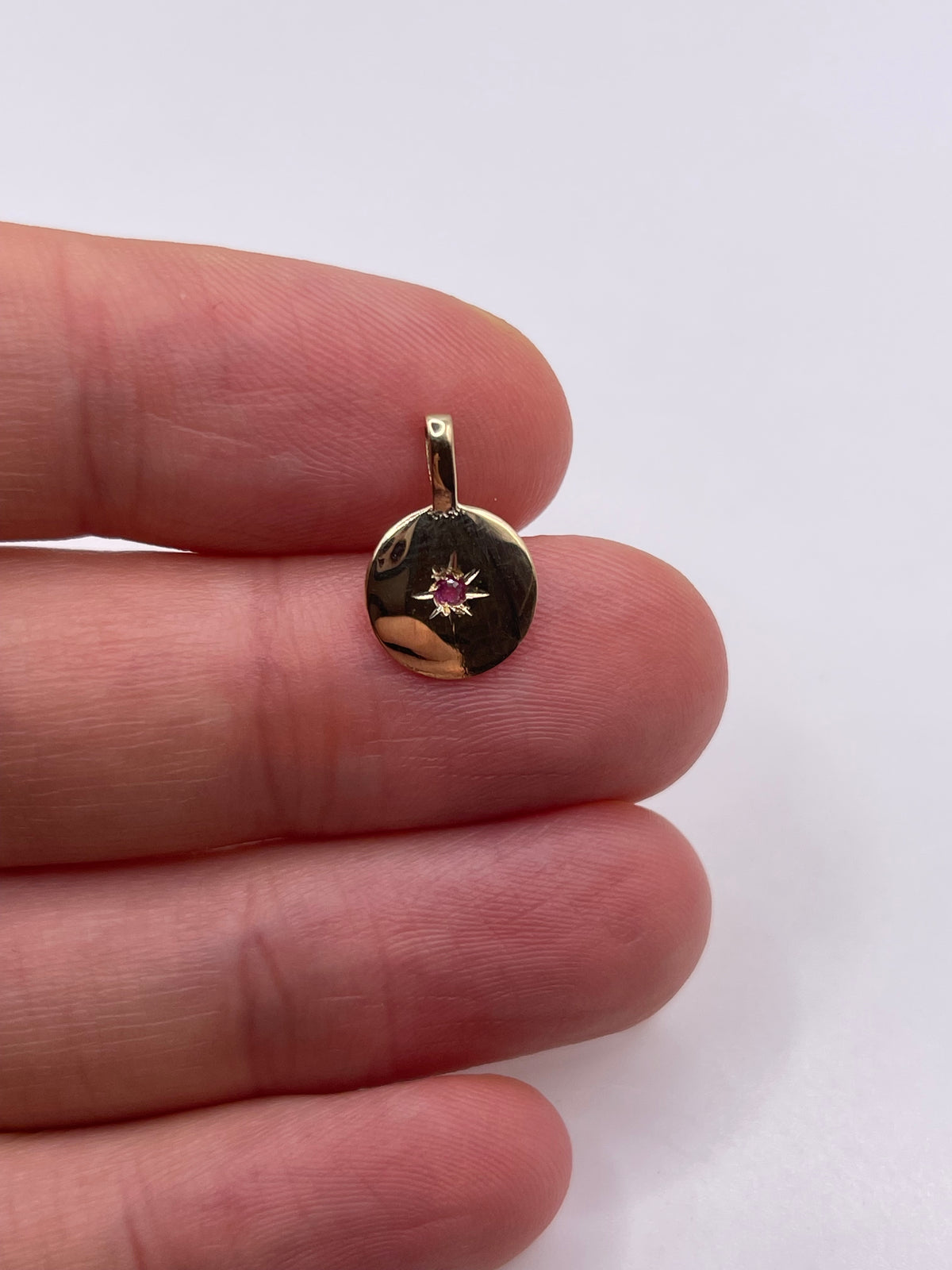 9ct gold ruby pendant