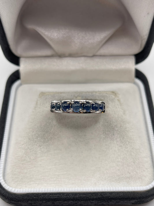 9ct white gold cabochon sapphire ring