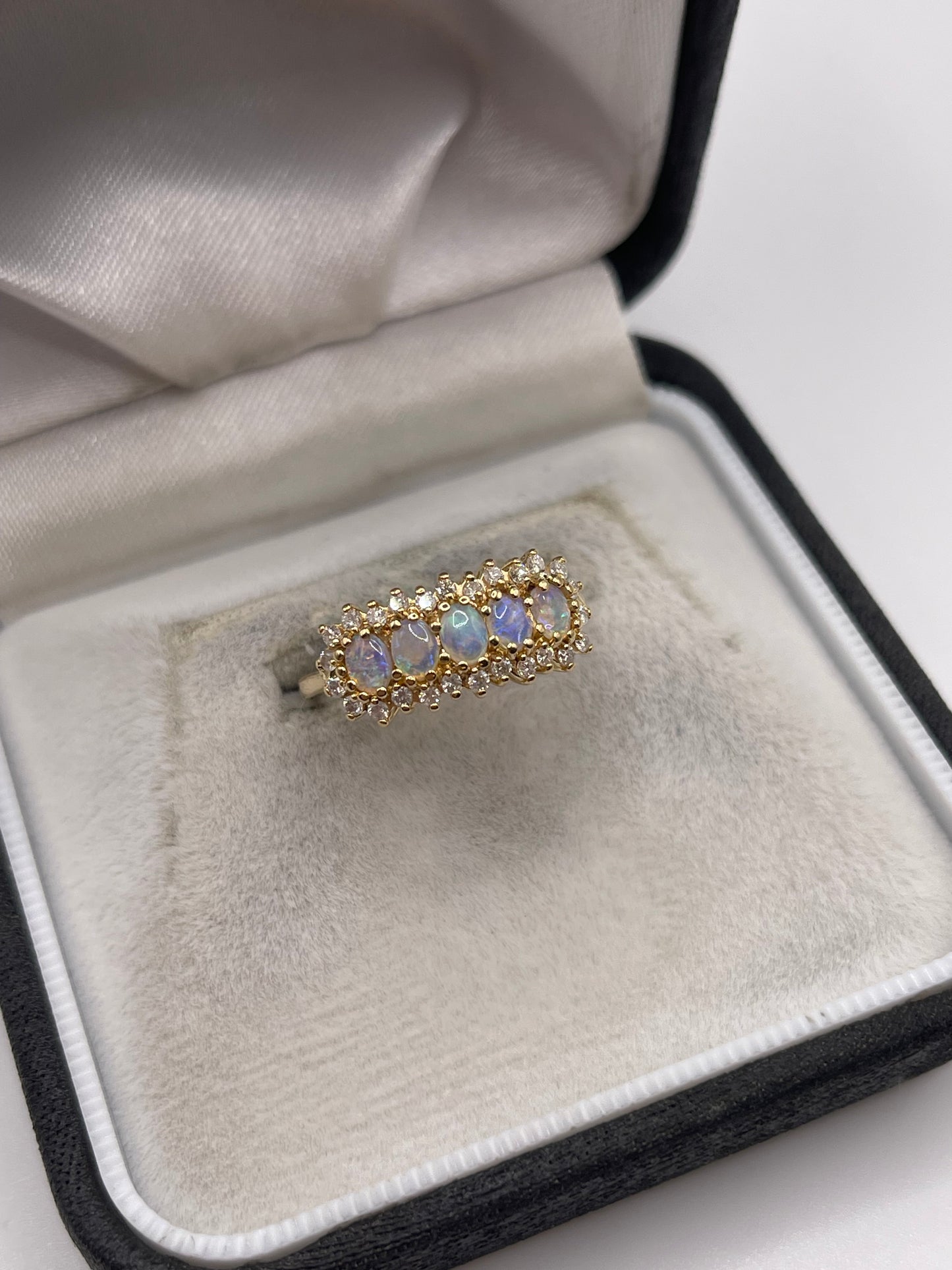 18ct gold opal and diamond ring