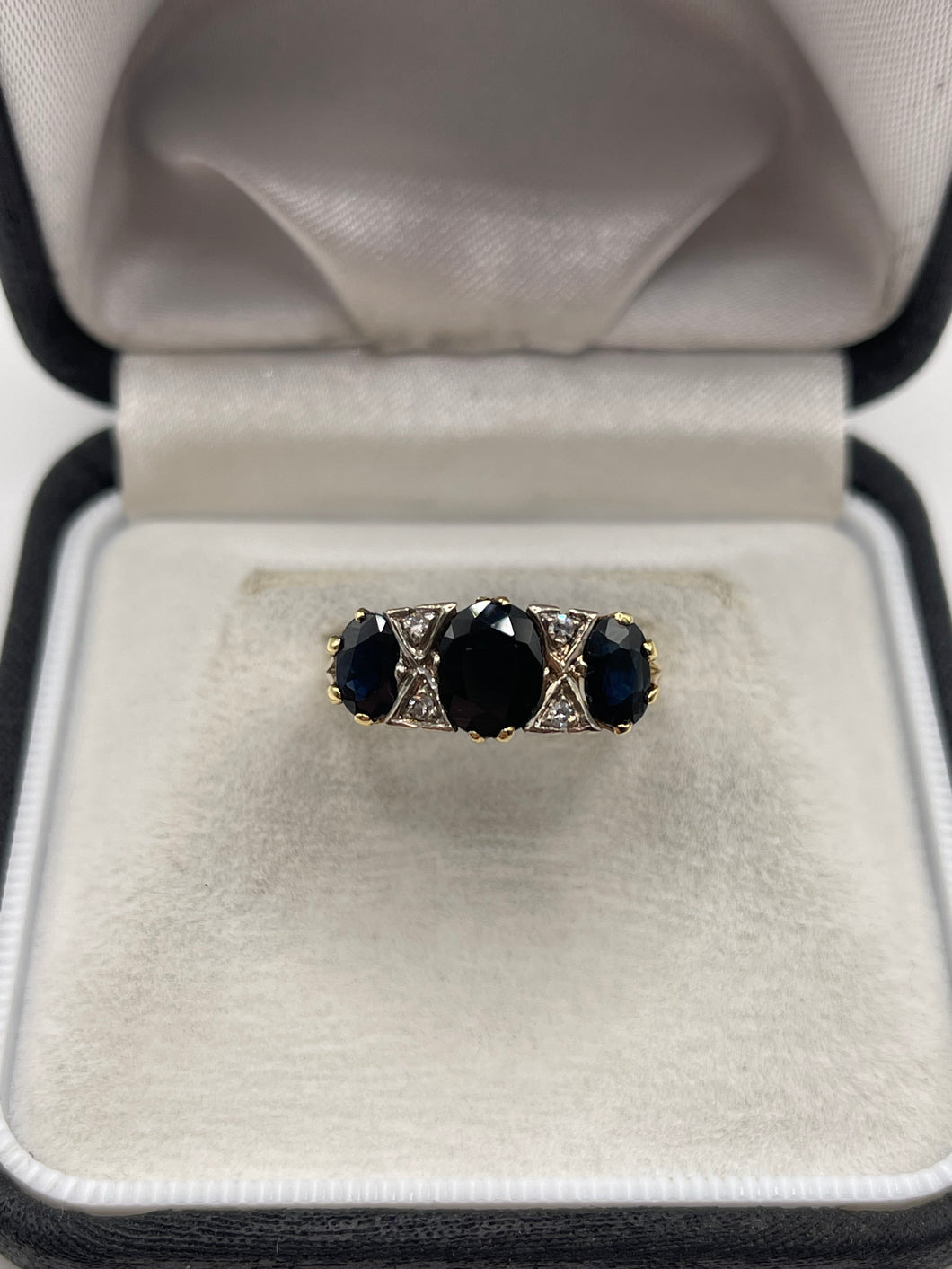 18ct gold sapphire and diamond ring