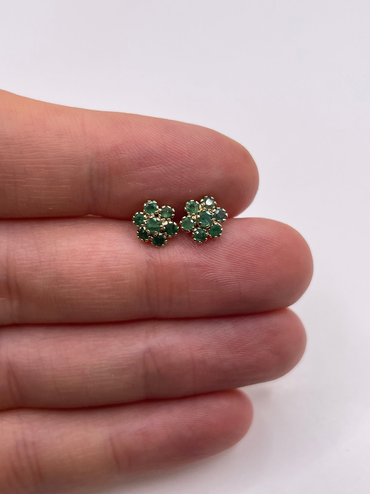 9ct gold emerald earrings